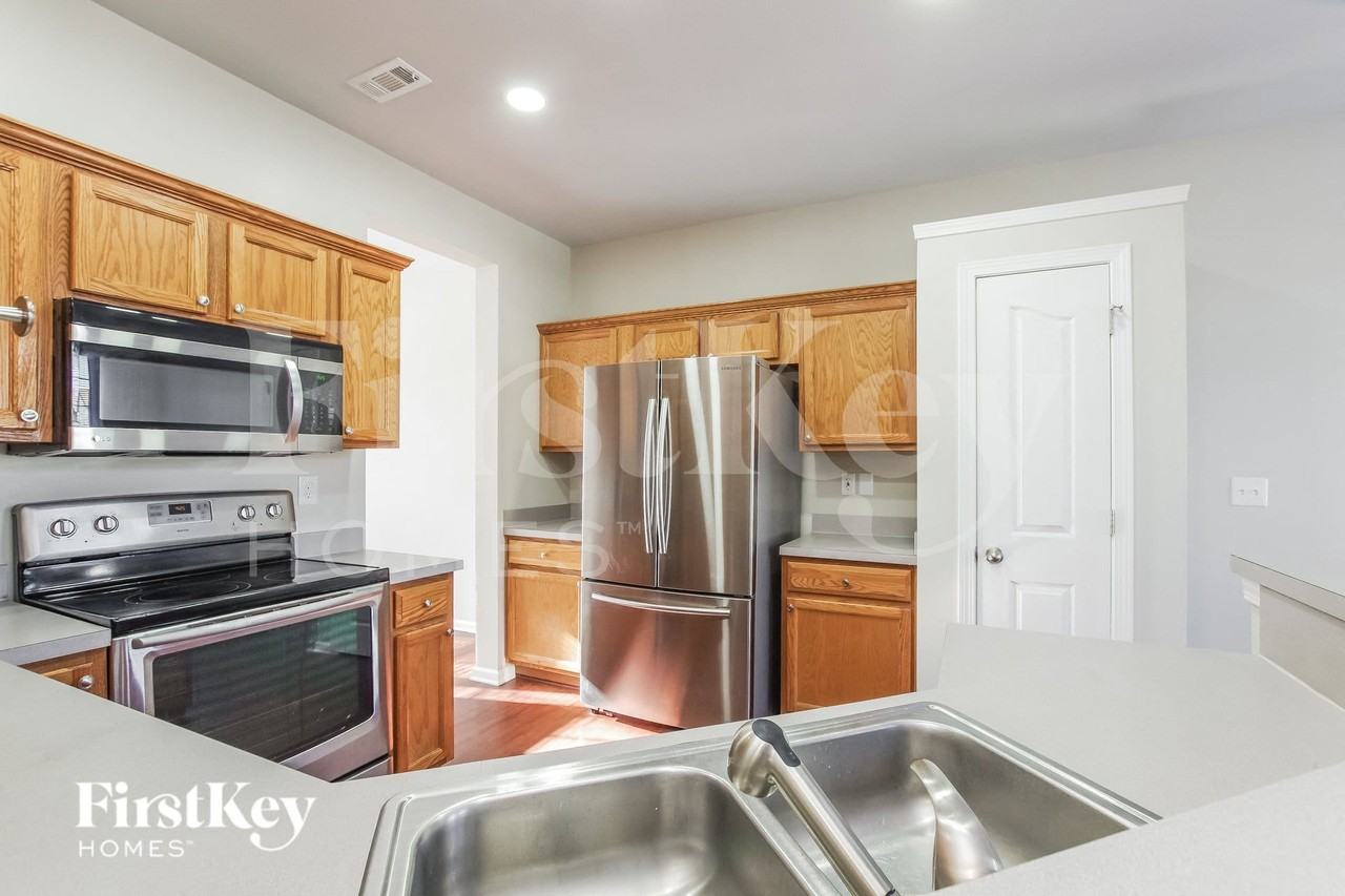 15236 Dehavilland Dr - Photo 7 of 15