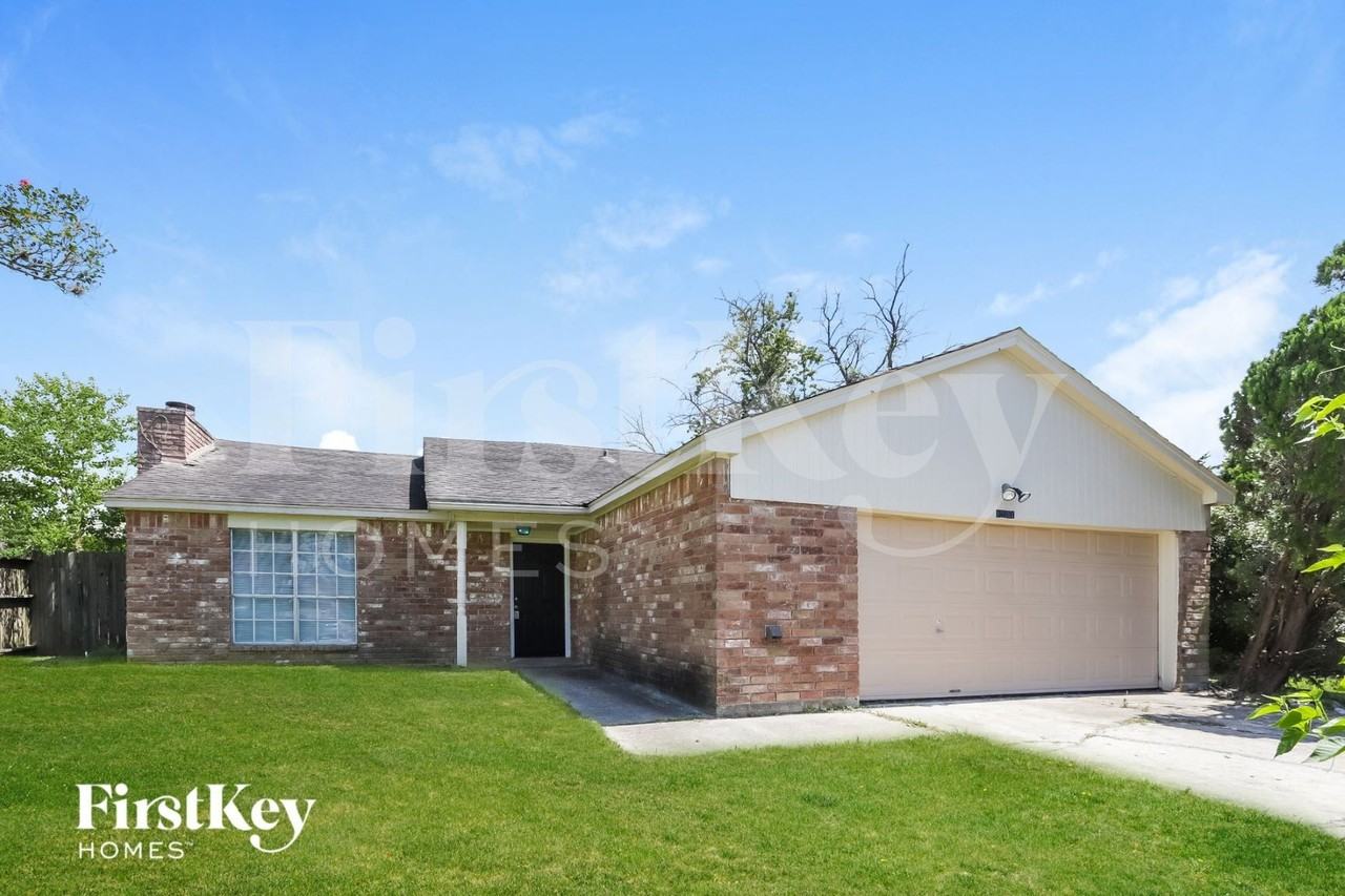 13361 Lake Breeze Ln - Photo 2 of 16