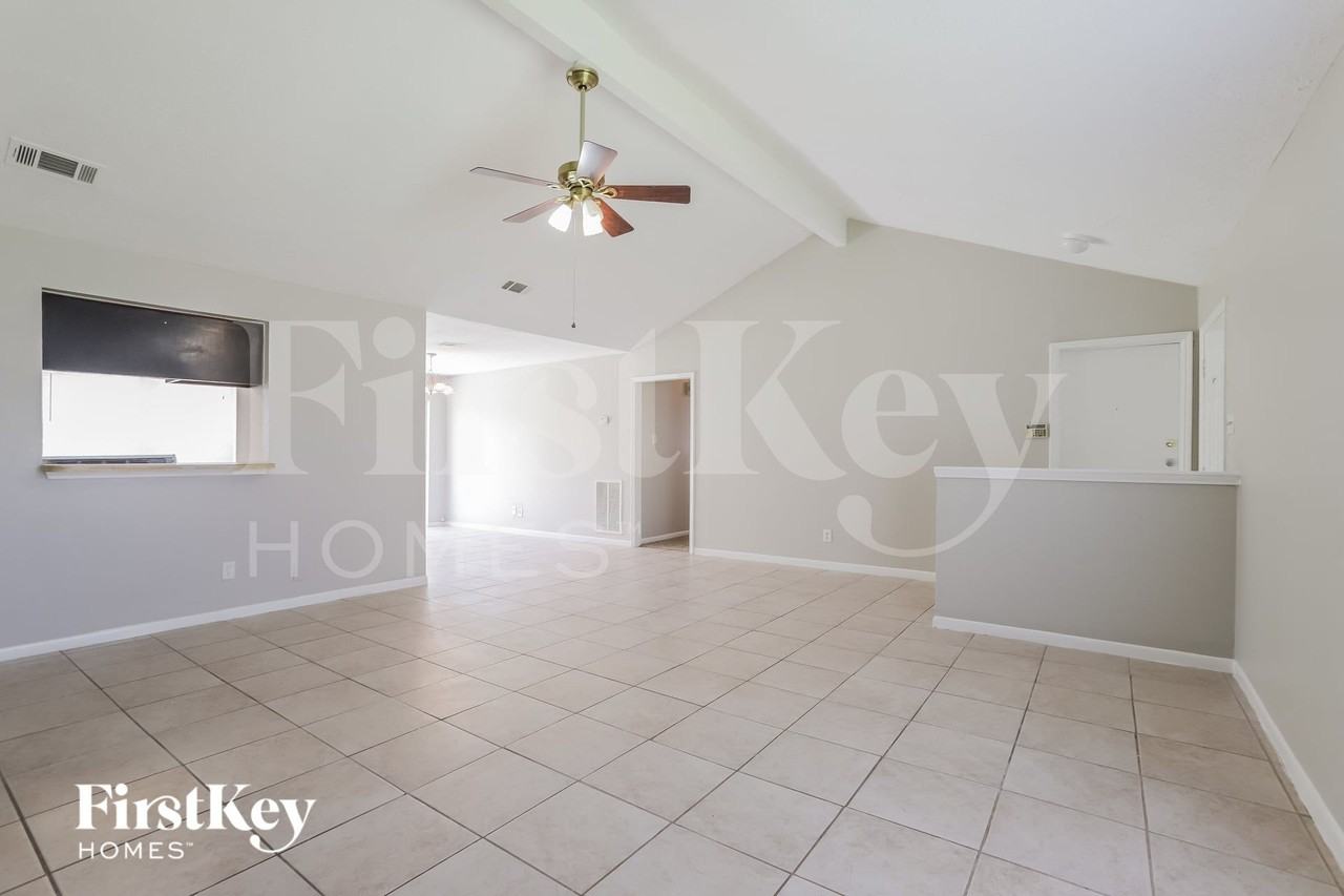 13361 Lake Breeze Ln - Photo 4 of 16