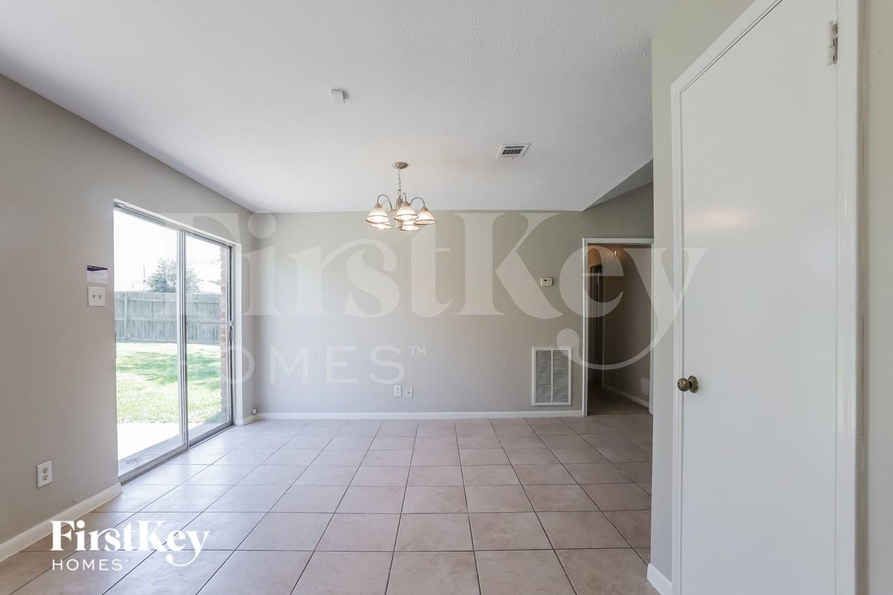 13361 Lake Breeze Ln - Photo 6 of 16