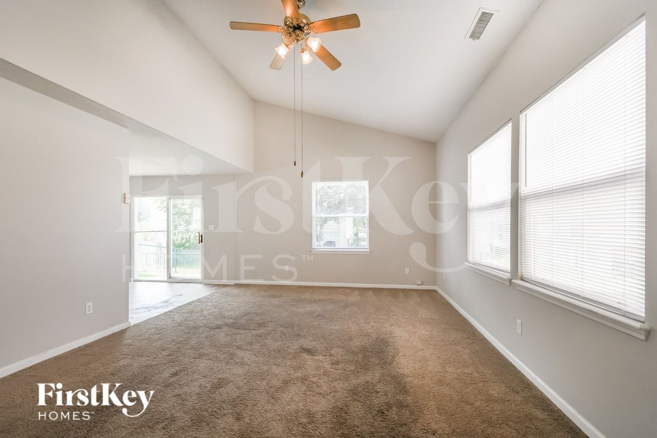 11618 Congressional Ln - Photo 3 of 16