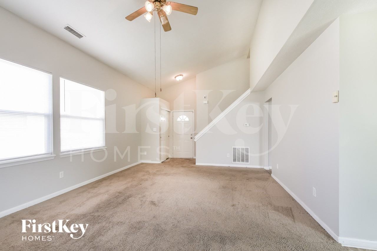 11618 Congressional Ln - Photo 4 of 16