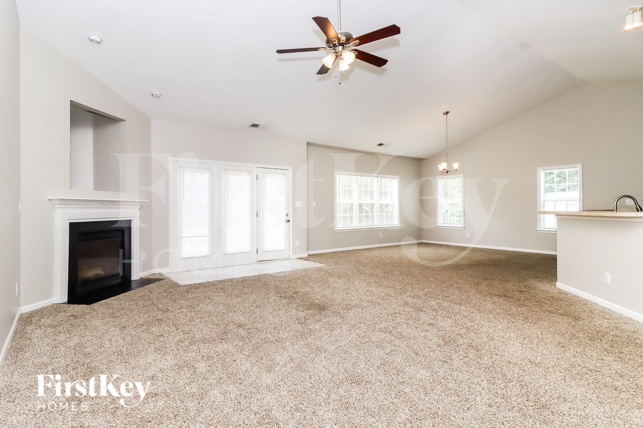 103 Tilton Dr - Photo 4 of 16