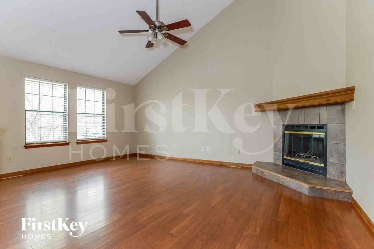 1004 Se Dover Dr - Photo 3 of 15