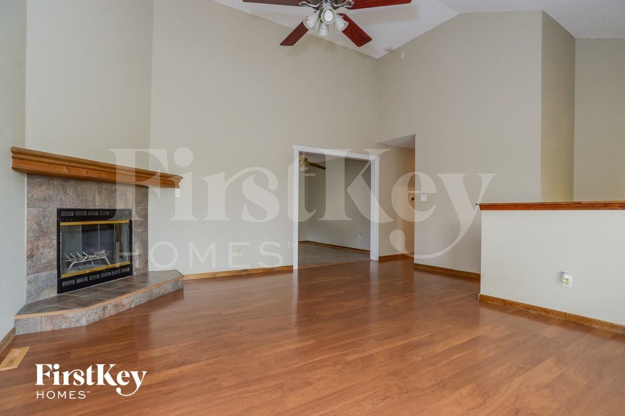 1004 Se Dover Dr - Photo 4 of 15