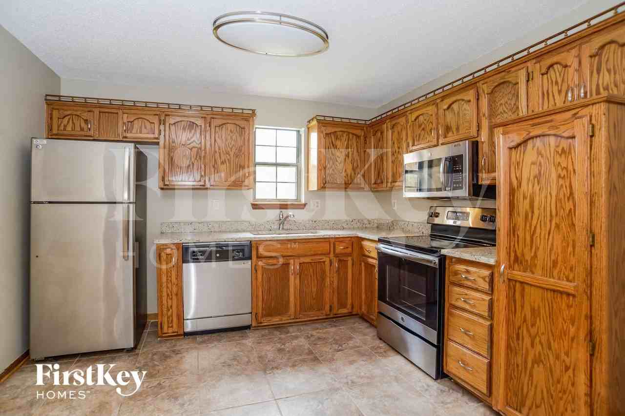1004 Se Dover Dr - Photo 5 of 15