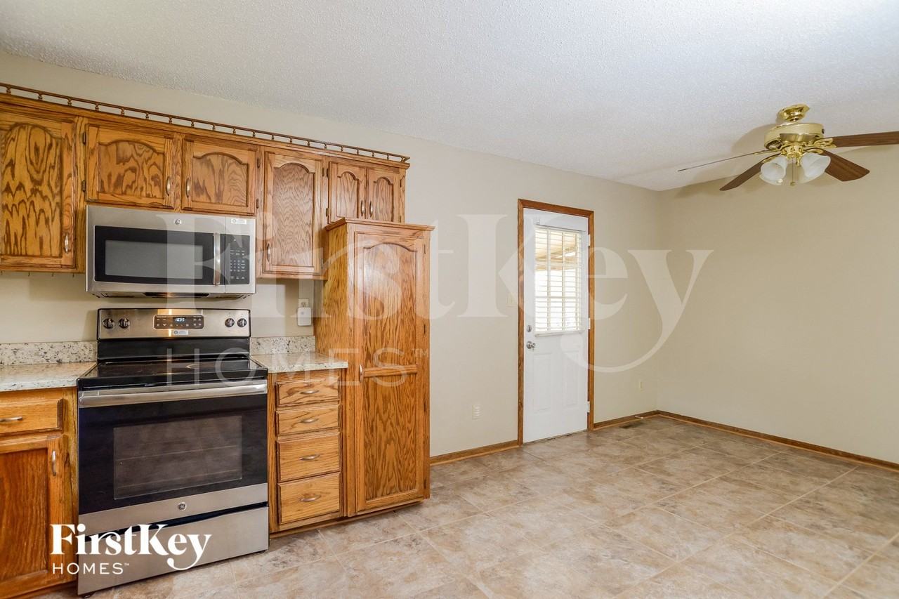 1004 Se Dover Dr - Photo 6 of 15