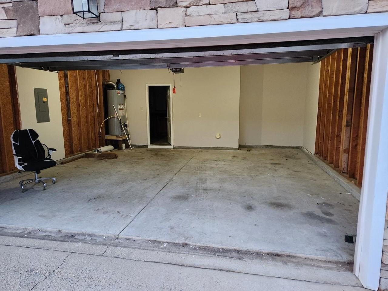 3553 Sunbright Ln - Photo 6 of 25