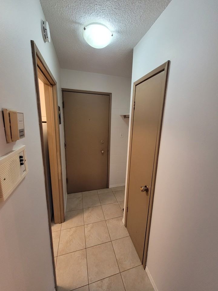 7607 4a St Sw - Photo 5 of 8