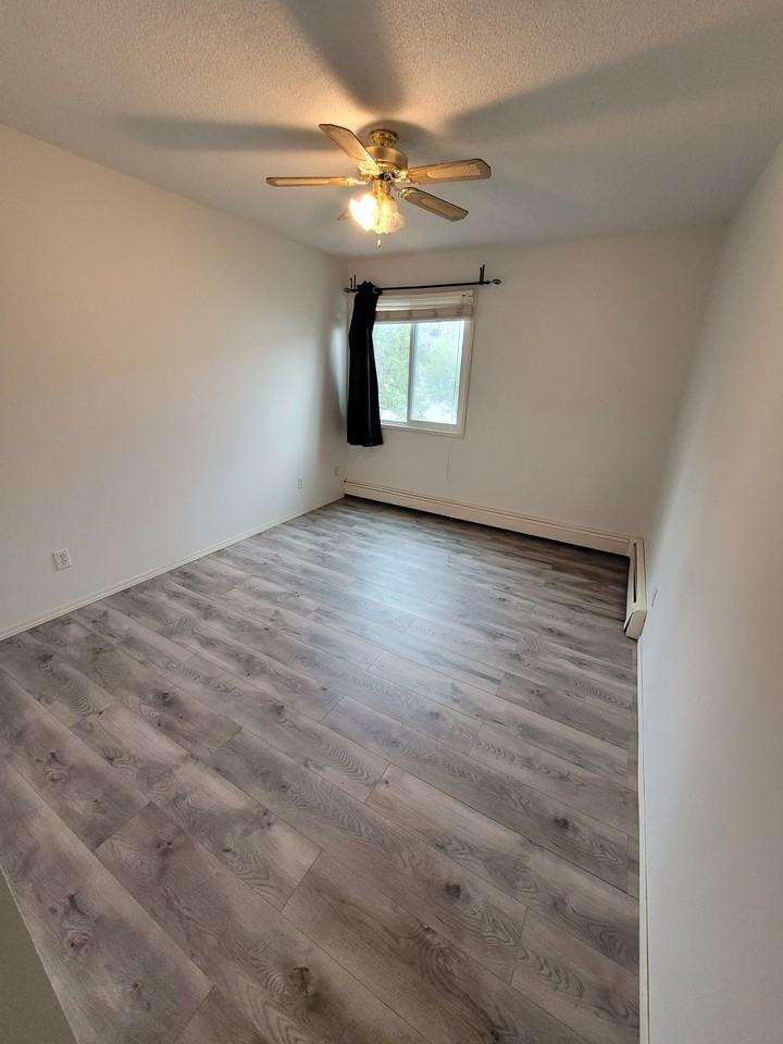 7607 4a St Sw - Photo 6 of 8