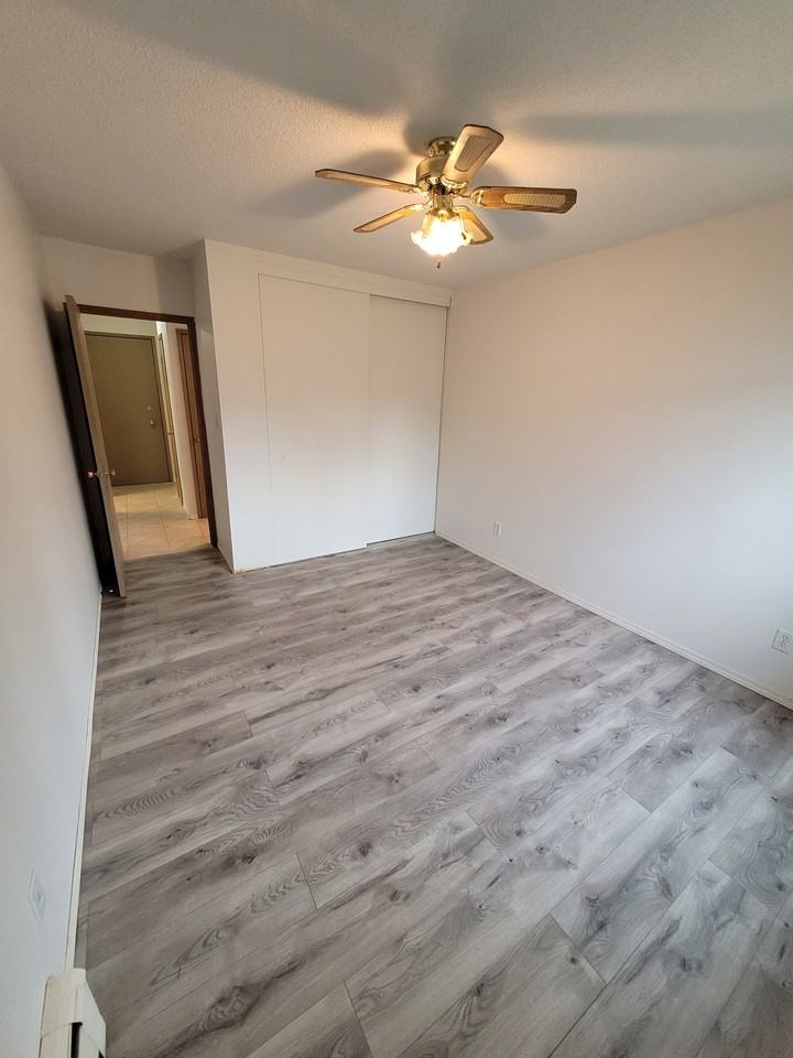7607 4a St Sw - Photo 7 of 8