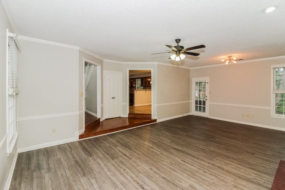 405 Locust Grove Dr - Photo 4 of 17