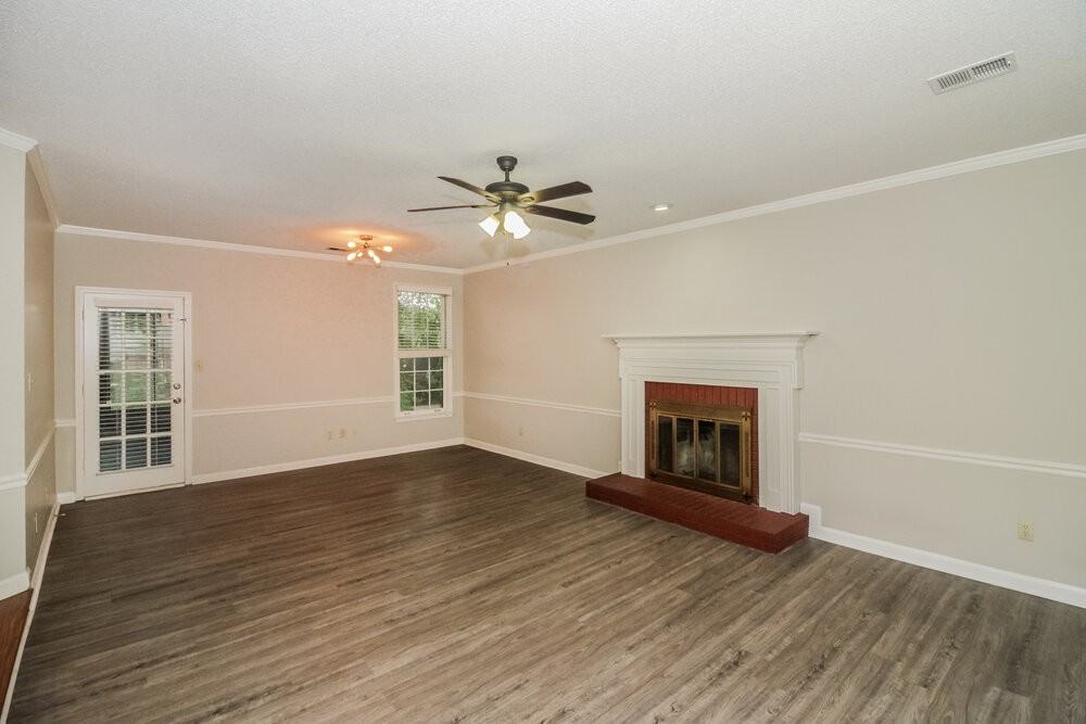 405 Locust Grove Dr - Photo 5 of 17
