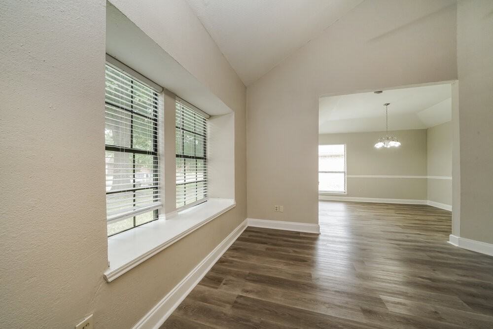 8801 Pine Forest Dr - Photo 5 of 17