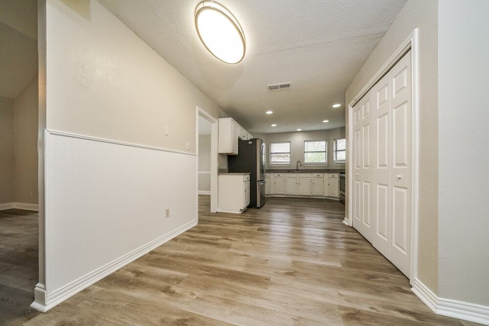 8801 Pine Forest Dr - Photo 6 of 17