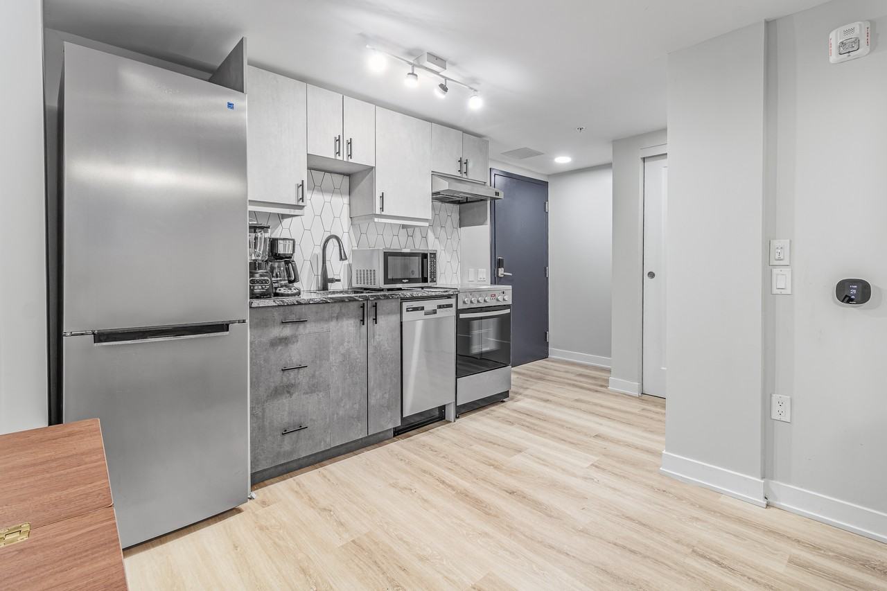 92 Hinton Avenue North - Photo 2 of 11