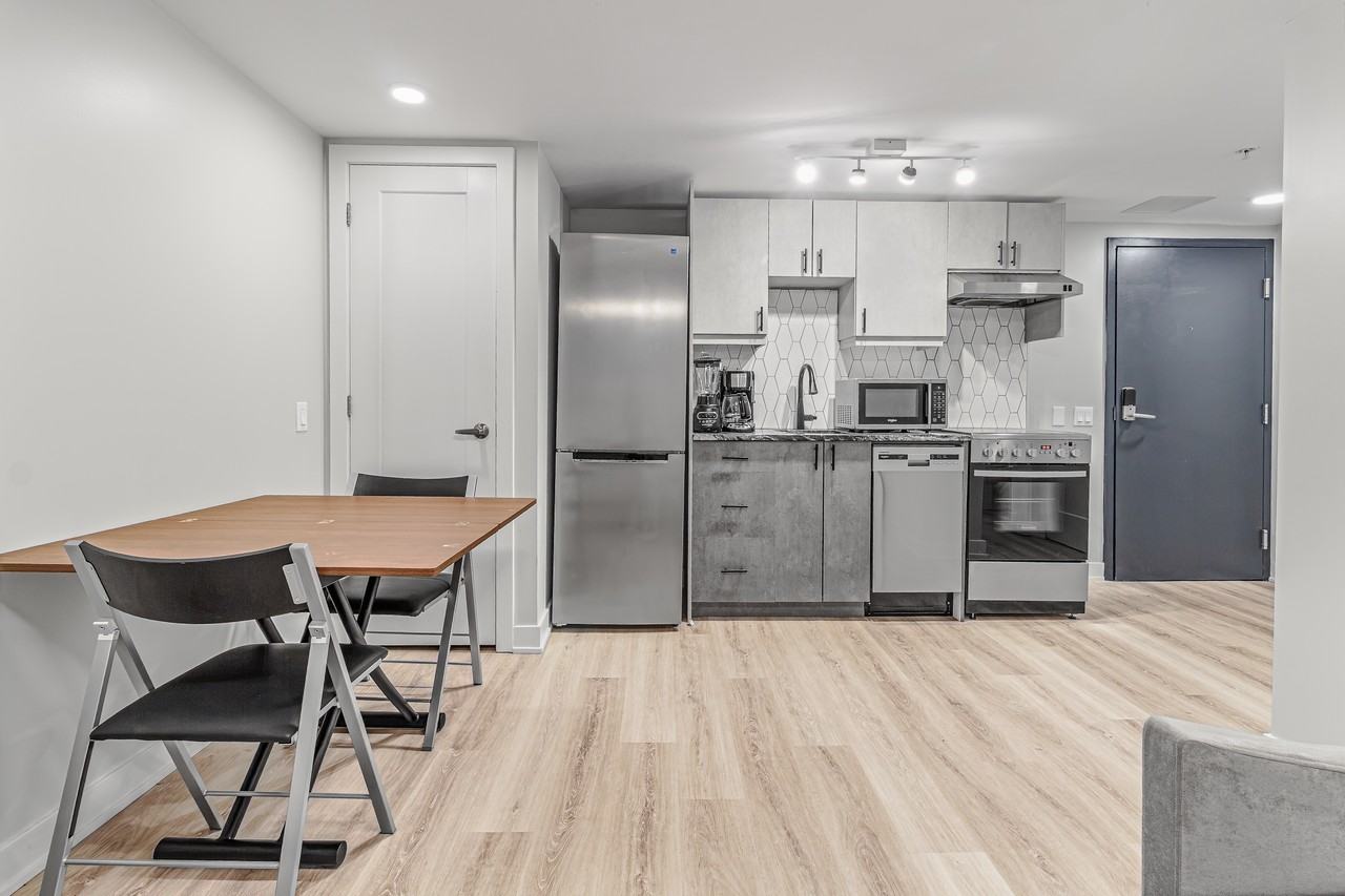 92 Hinton Avenue North - Photo 3 of 11