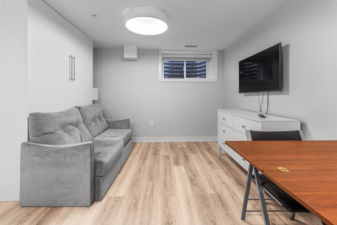 92 Hinton Avenue North - Photo 6 of 11