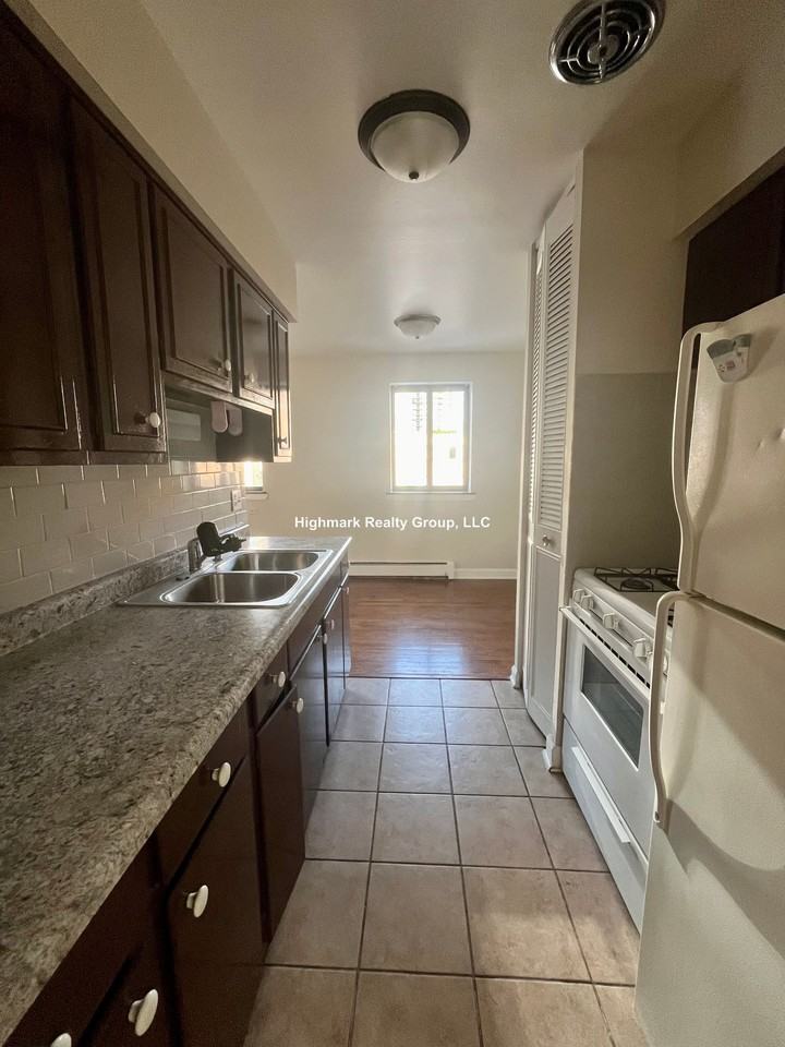 6011 N Winthrop Ave #410 - Photo 3 of 9
