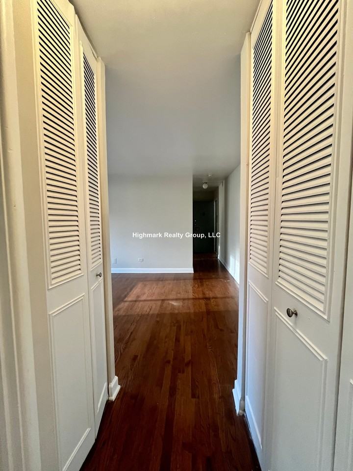6011 N Winthrop Ave #410 - Photo 7 of 9