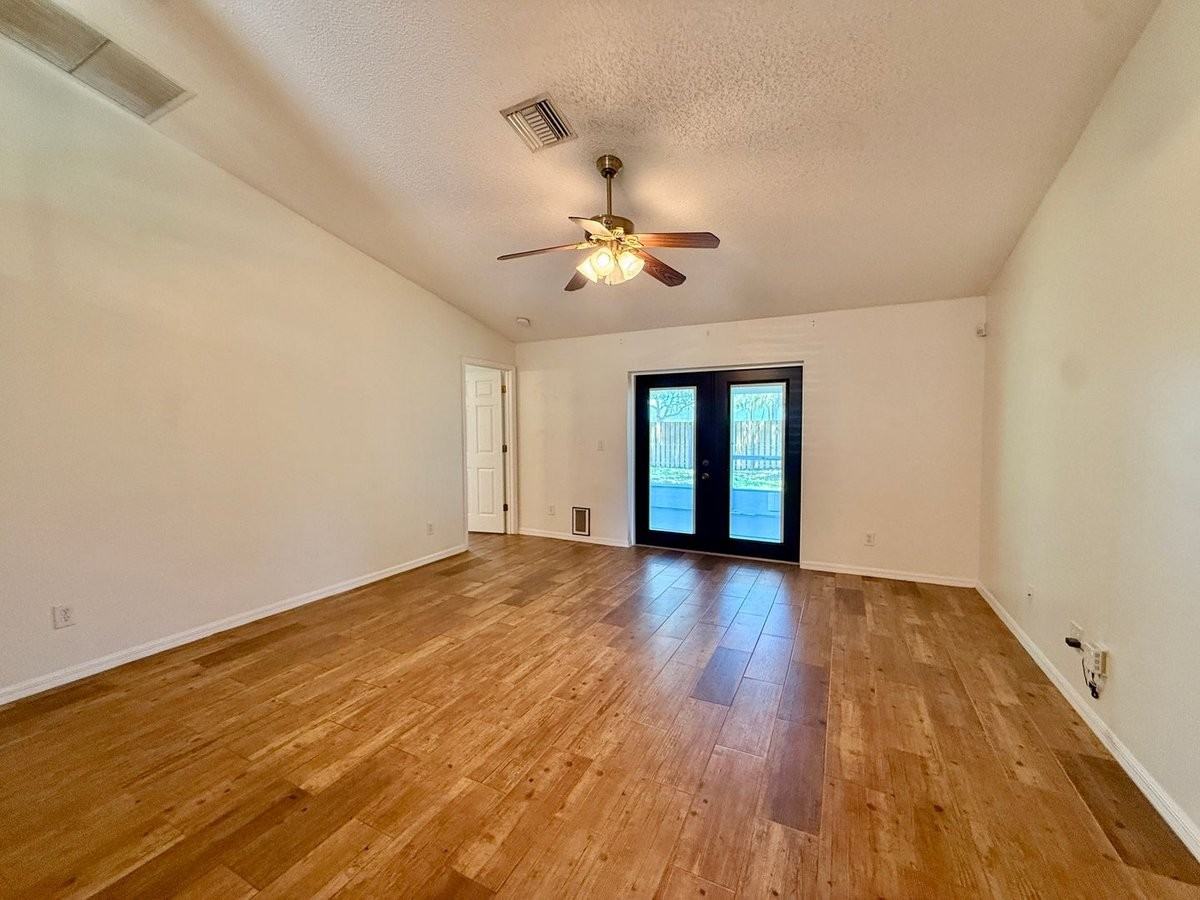 4010 Wilkes Dr - Photo 4 of 22