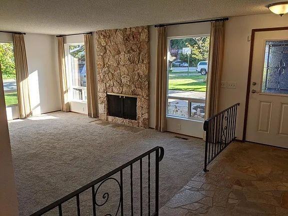 19215 89th Ave Ne - Photo 2 of 5
