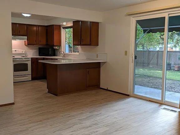 19215 89th Ave Ne - Photo 4 of 5