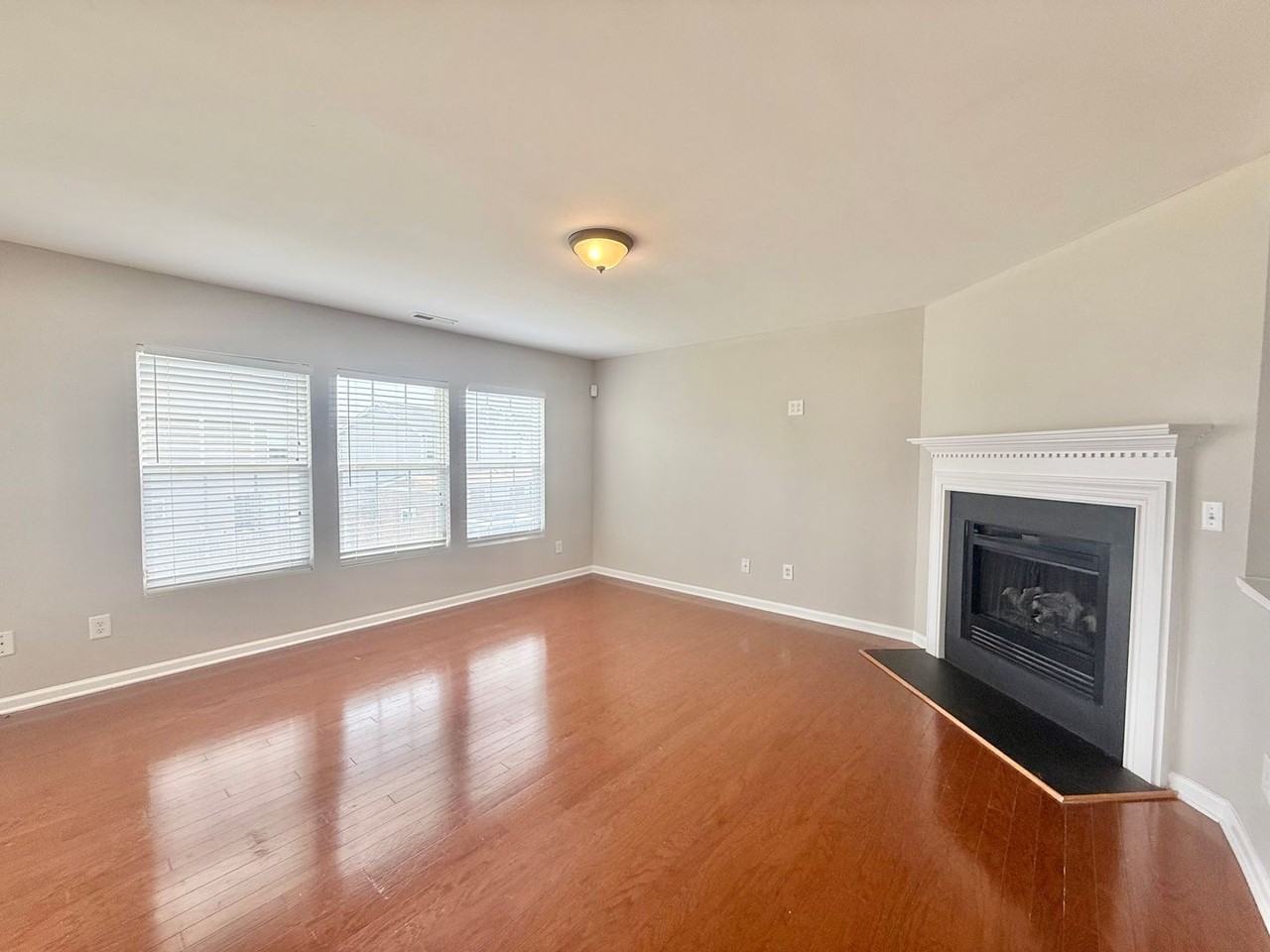 6016 Namozine Ct - Photo 5 of 28