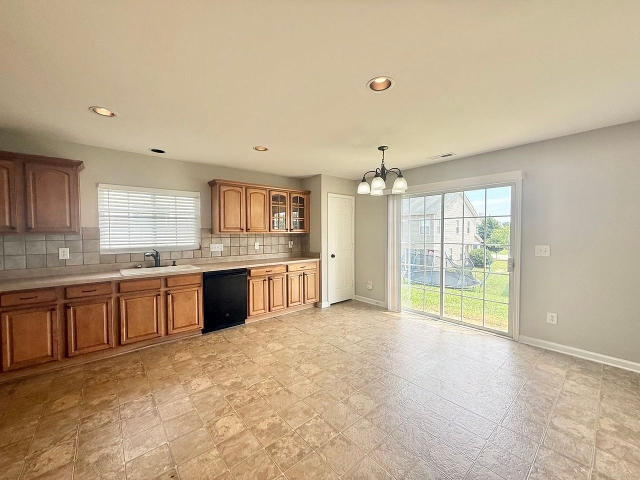 6016 Namozine Ct - Photo 7 of 28