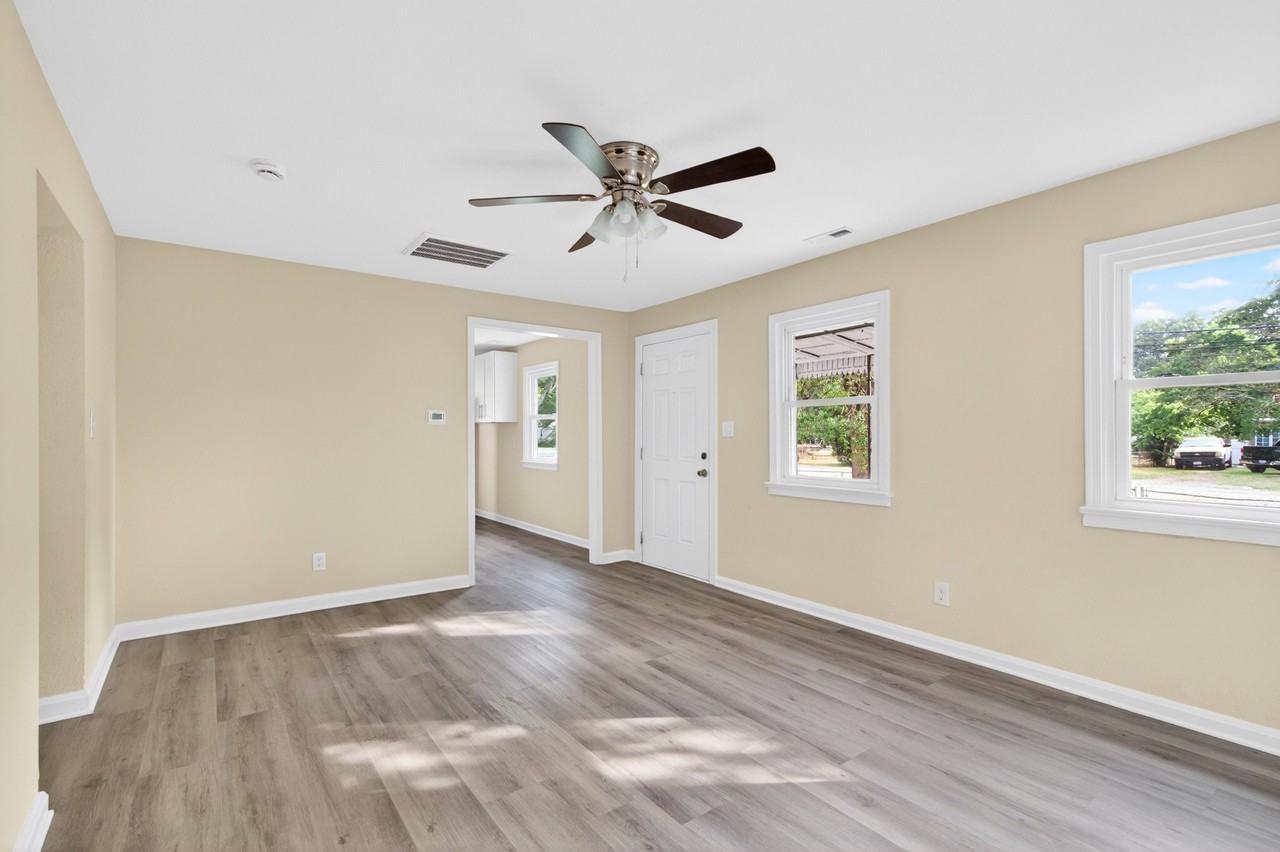 5902 Marshall Ave - Photo 5 of 10