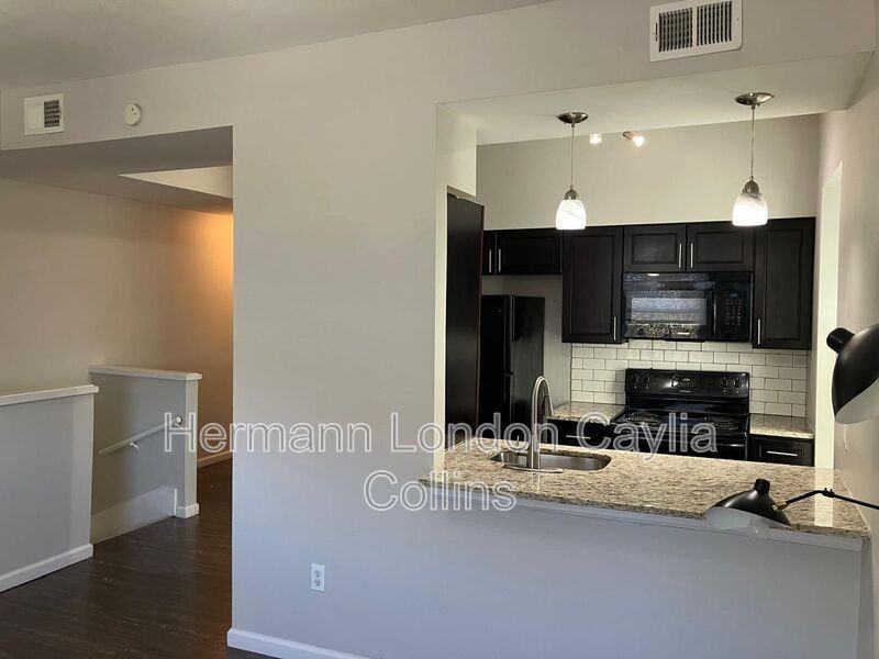 3856 Folsom Ave #2F - Photo 3 of 14