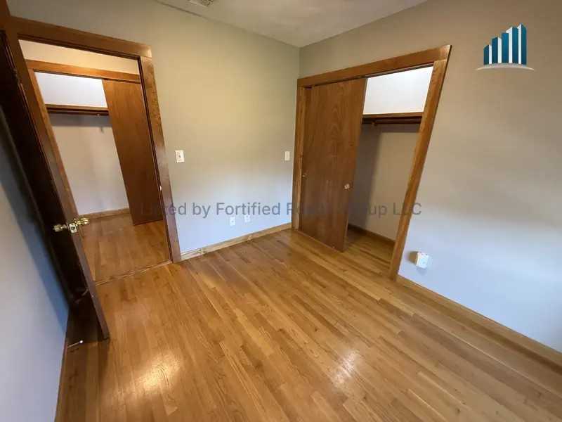 132 Hall St #3 - Photo 4 of 19