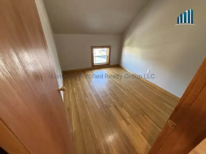 132 Hall St #3 - Photo 6 of 19
