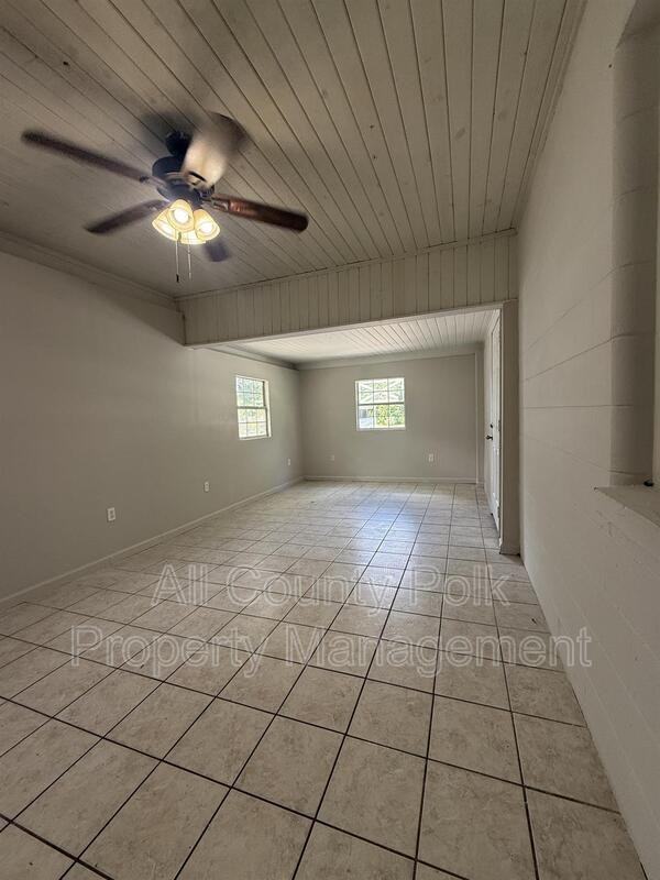 219 Palm Ave - Photo 5 of 17
