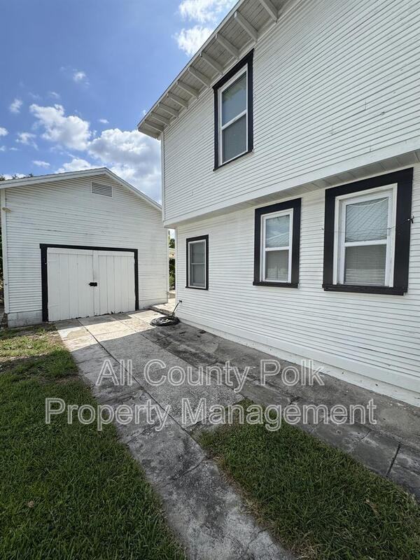 1044 W Lime St - Photo 3 of 21