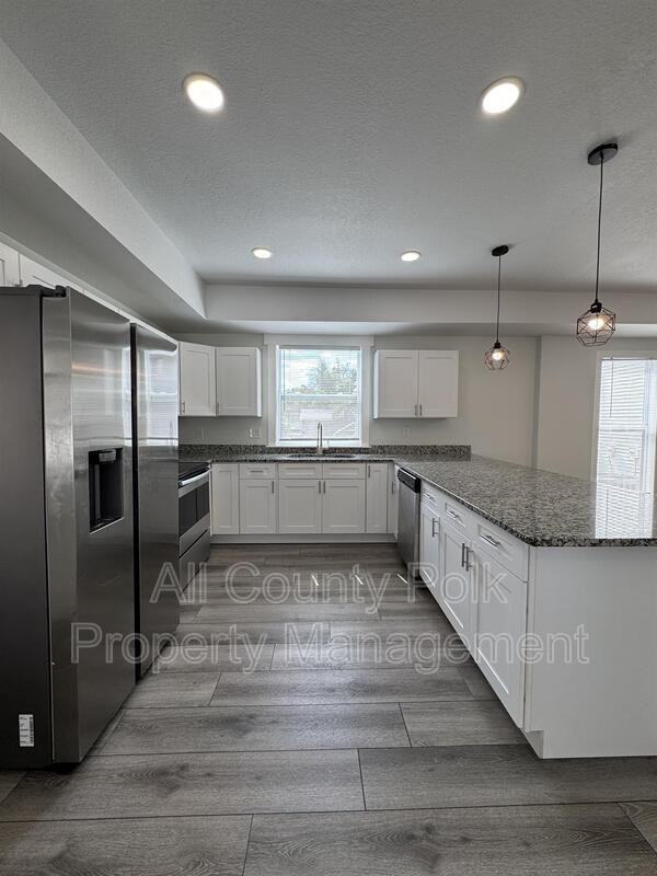 1044 W Lime St - Photo 5 of 21