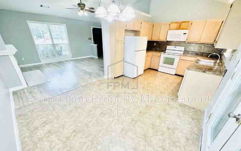 2663 Bay Pointe Cir W - Photo 3 of 15