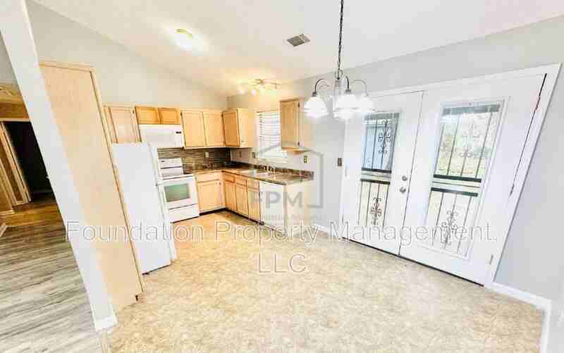 2663 Bay Pointe Cir W - Photo 4 of 15