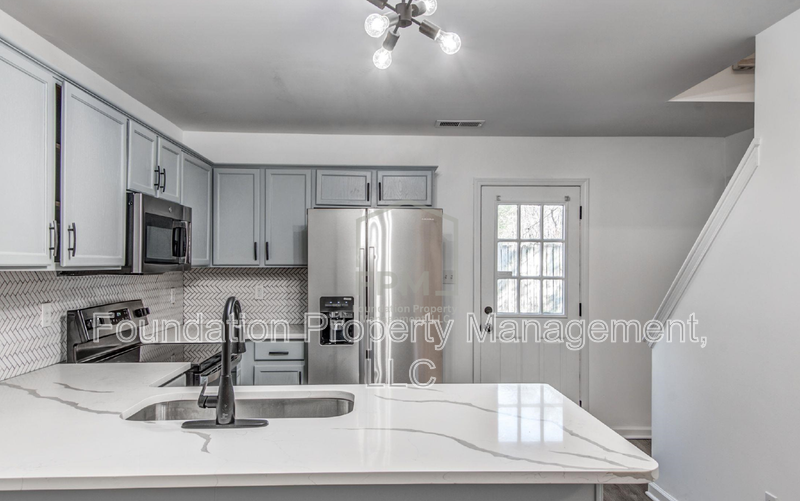 484 High Point Ter - Photo 3 of 16
