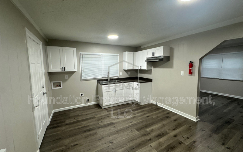 1711 S Sutton Dr - Photo 3 of 13