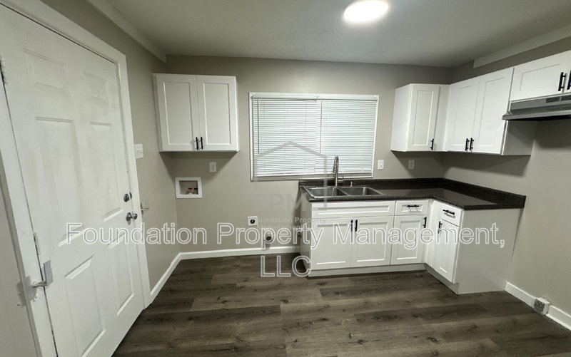 1711 S Sutton Dr - Photo 4 of 13