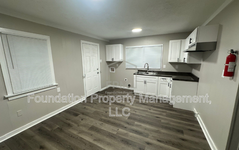 1711 S Sutton Dr - Photo 5 of 13