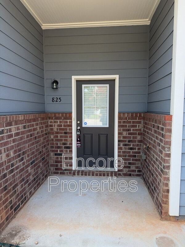 825 S Franklin St - Photo 3 of 24