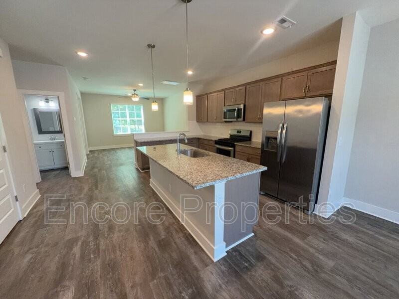 825 S Franklin St - Photo 6 of 24
