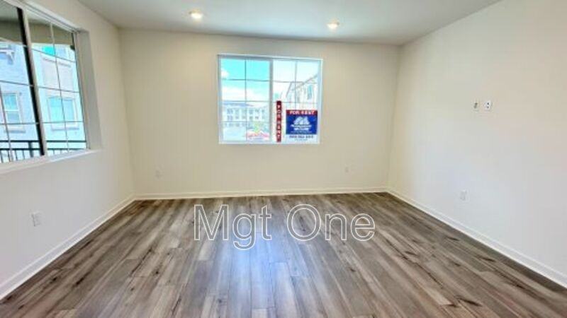 6111 Victoria Way - Photo 4 of 14