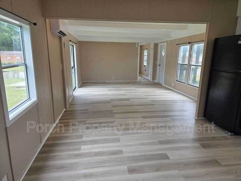 1207 Mills Ave - Photo 4 of 20