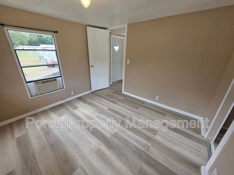 1207 Mills Ave - Photo 5 of 20