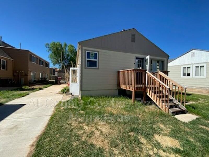 1218 E Flint St - Photo 2 of 8