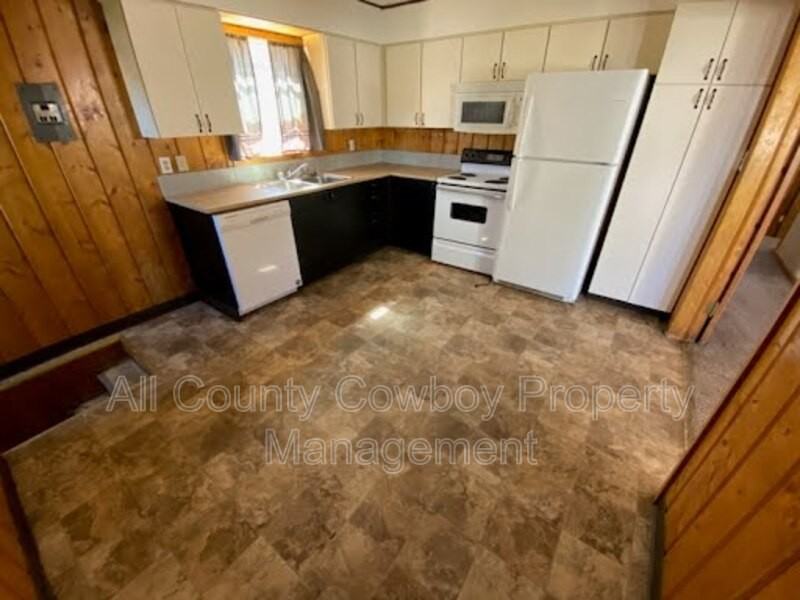 1218 E Flint St - Photo 3 of 8