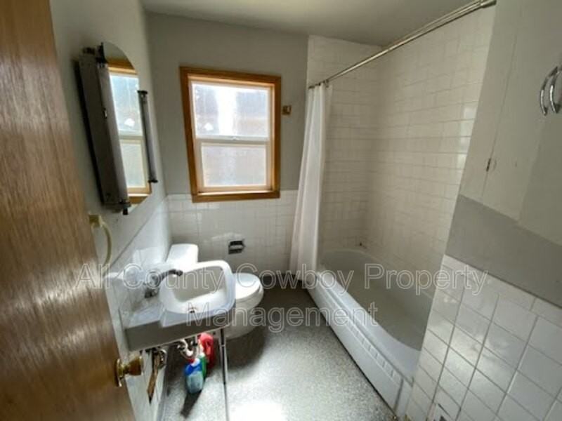 1218 E Flint St - Photo 4 of 8